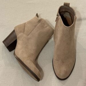 Qupid Women's Taupe Suede Ankle Booties Size 9 Square Toe Block Heel